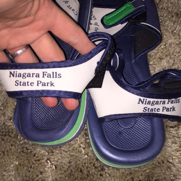 Niagara Falls shoes - Picture 2 of 3